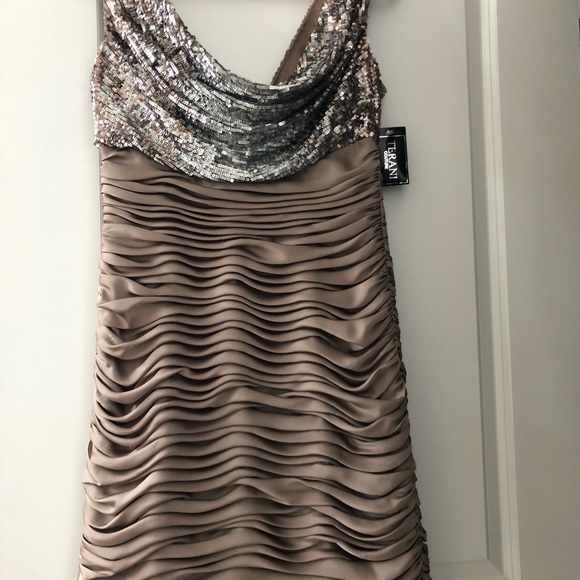 NEW!! Short formal dress - Picture 2 of 15